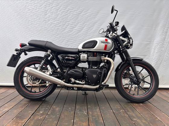 TRIUMPH STREET TWIN 